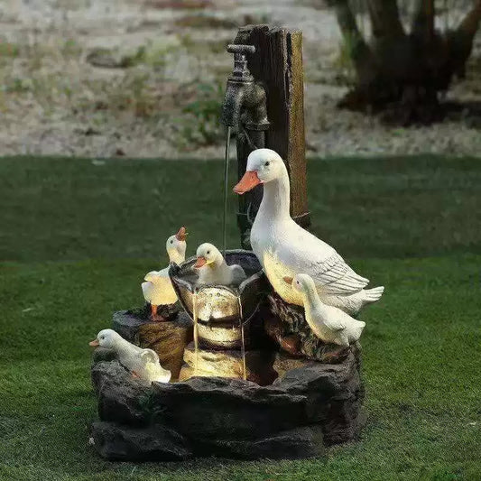 Solarbetriebener Gartenbrunnen | Ente & Eichhörnchen Harzstatue