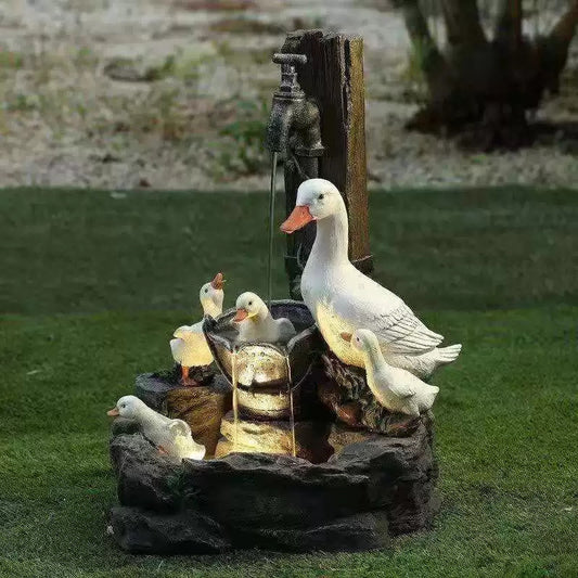 Solarbetriebener Gartenbrunnen | Ente & Eichhörnchen Harzstatue