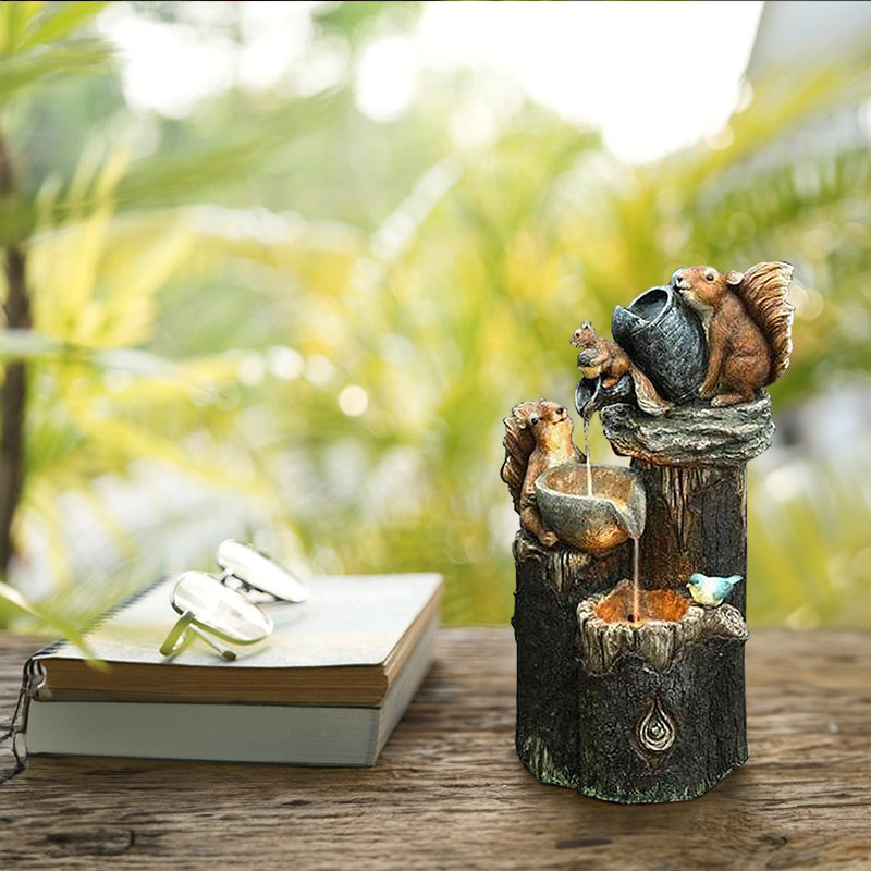 Solarbetriebener Gartenbrunnen | Ente & Eichhörnchen Harzstatue